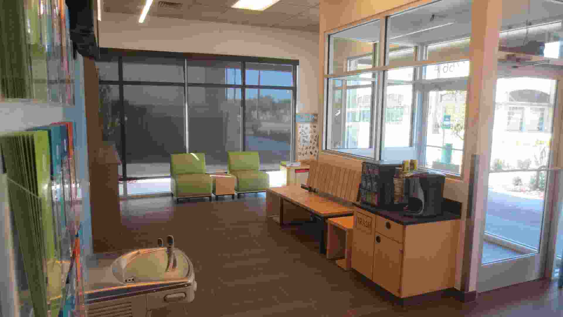 The Banfield Seminole waiting area and lobby