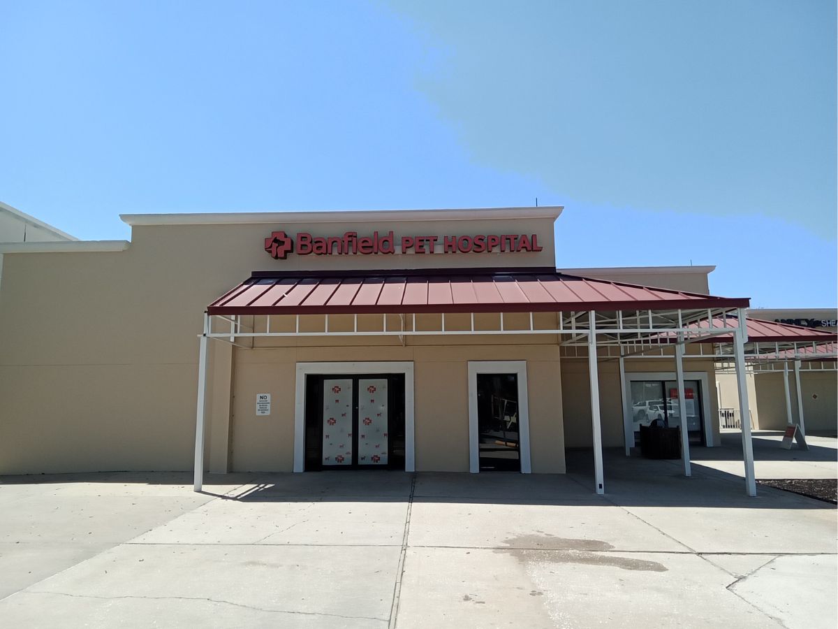 The Banfield Pet Hospital Carrollwood Village Center exterior