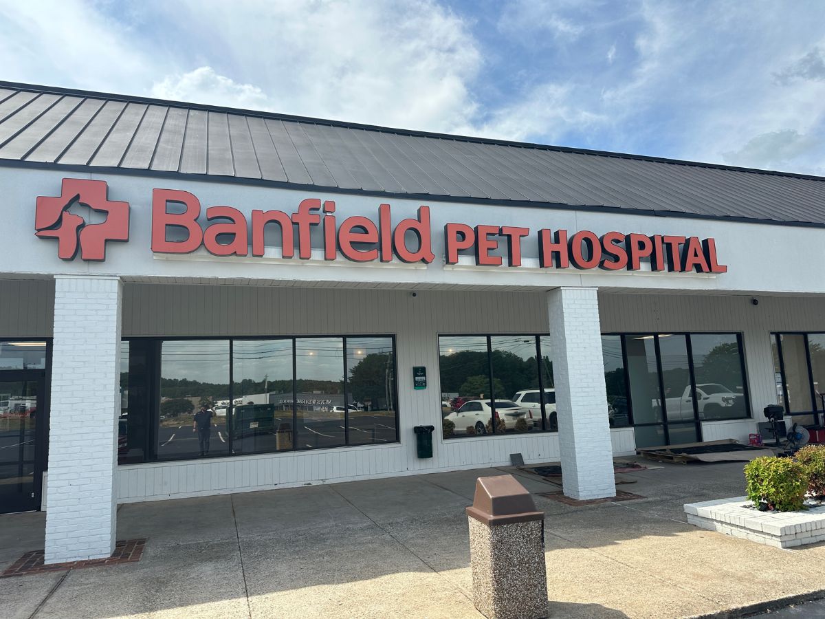 The Banfield Pet Hospital: Kennesaw Main Building exterior