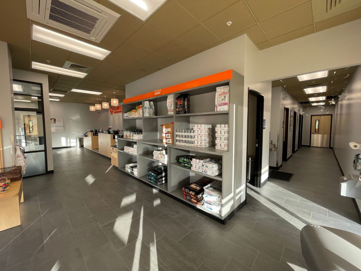 The Banfield Fullerton Town Center hospital lobby and shop