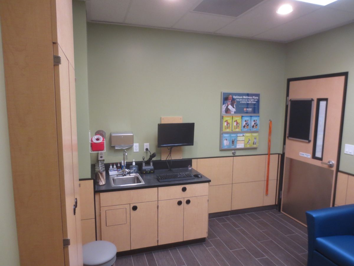 Inside of a Banfield Glendale exam room