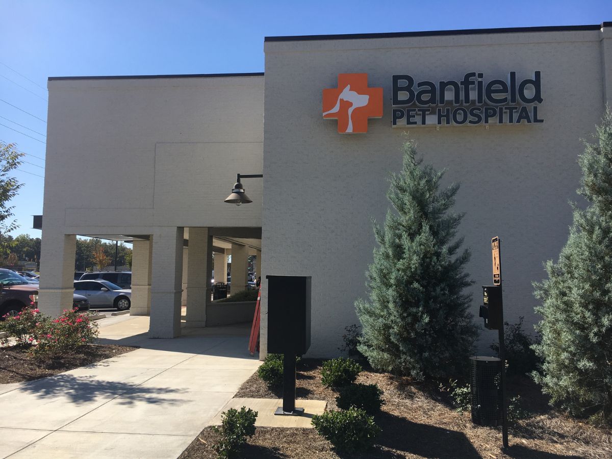 An exterior view of the Greensboro S Banfield hospital