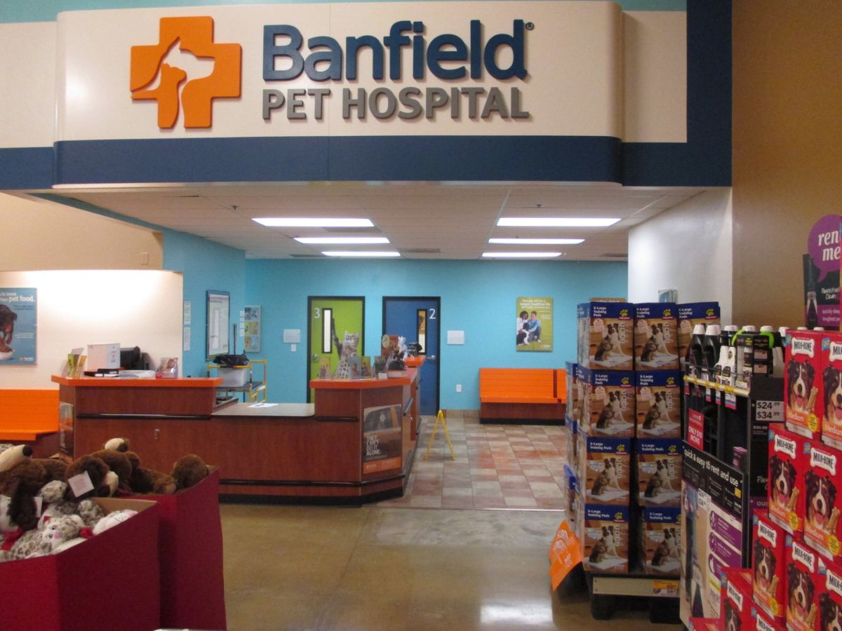 The Banfield Chattanooga front desk and Banfield shelves