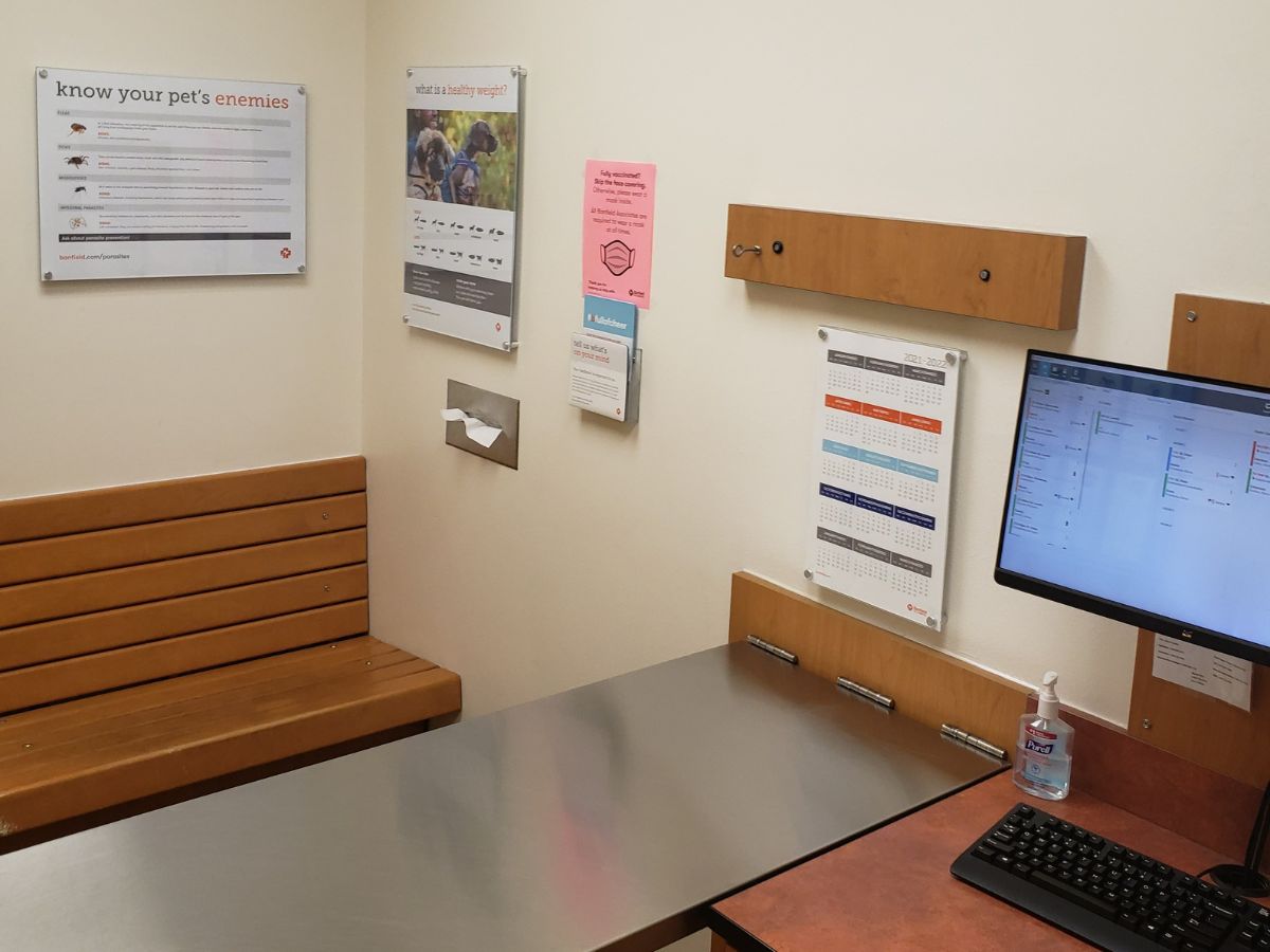 The Banfield Old Town Scottsdale exam room and folding table