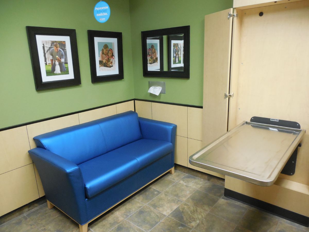 A blue couch inside the Banfield - Ross Township exam room
