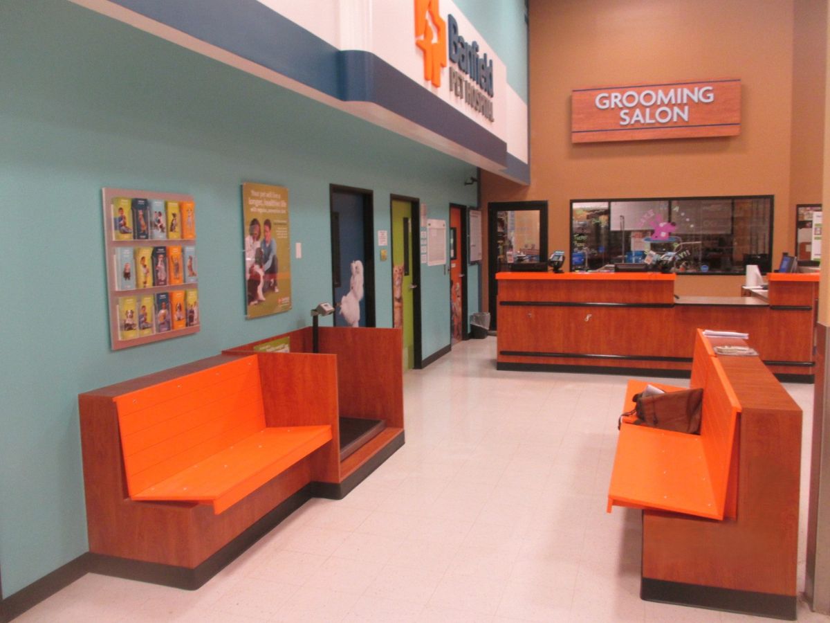 The Cranberry Banfield hospital front desk and waiting area