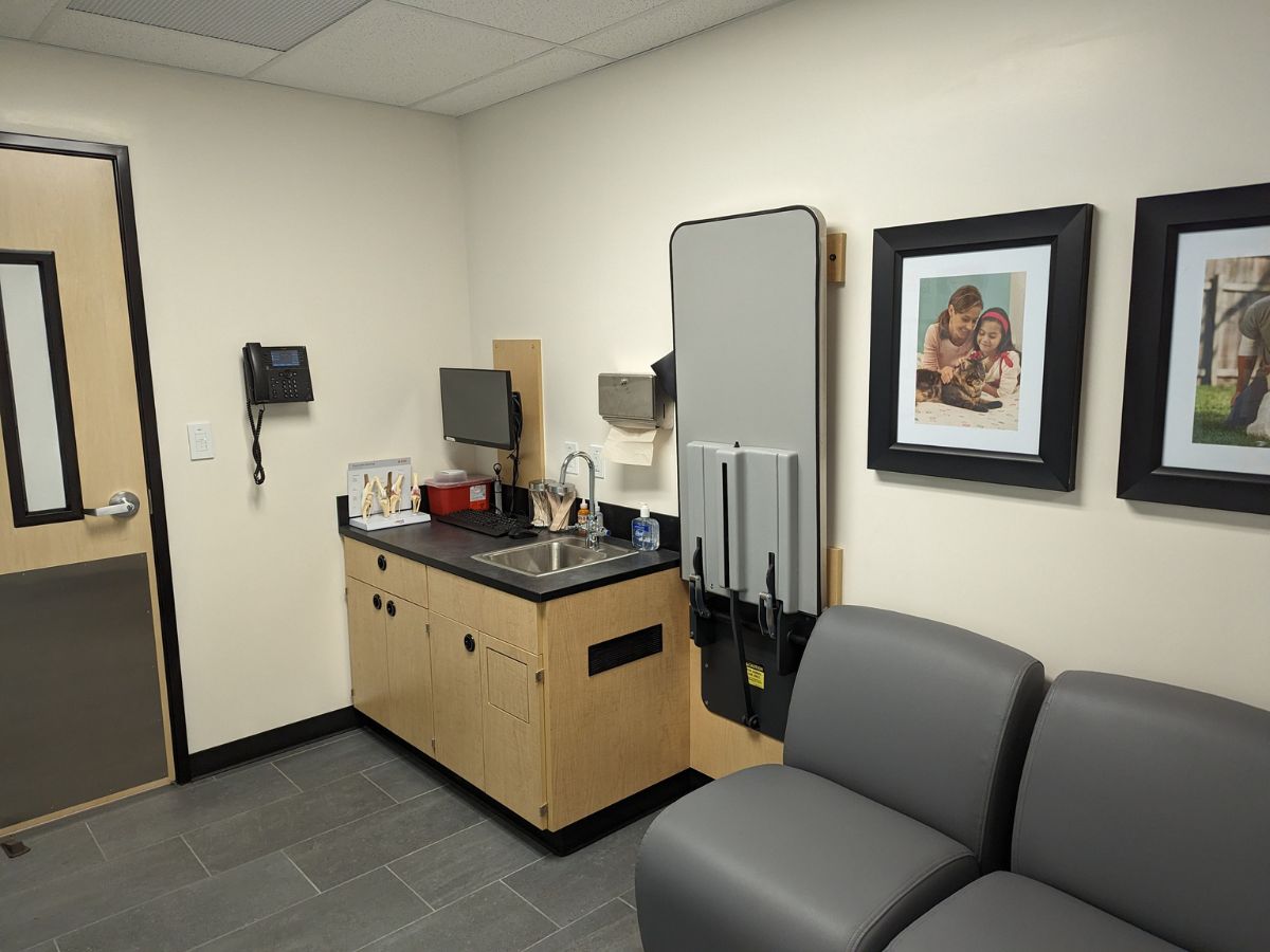 A view inside the Banfield - Crawford - Garden City Park exam room