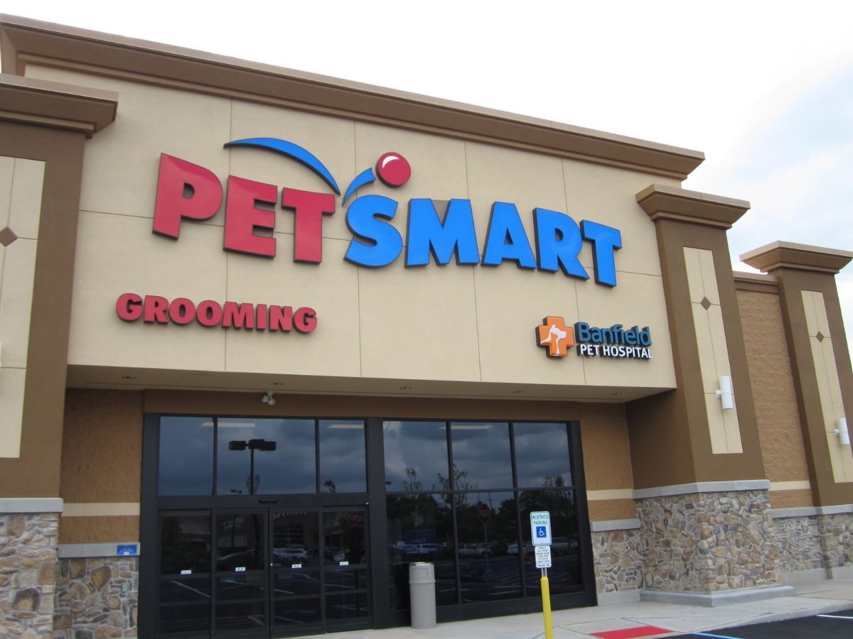 The Banfield Pet Hospital: Edison Building exterior