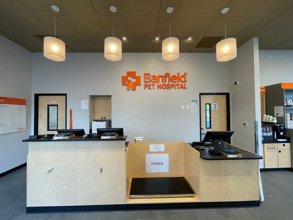 The Banfield - Moorestown Mall front desk and check-in area