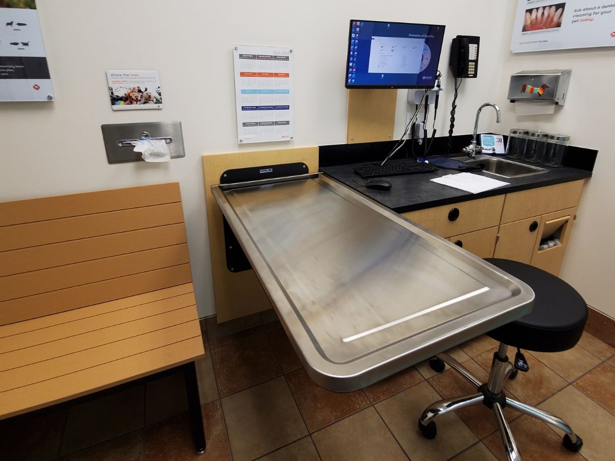 An alternate view of the Banfield - Hamilton exam room and folding table