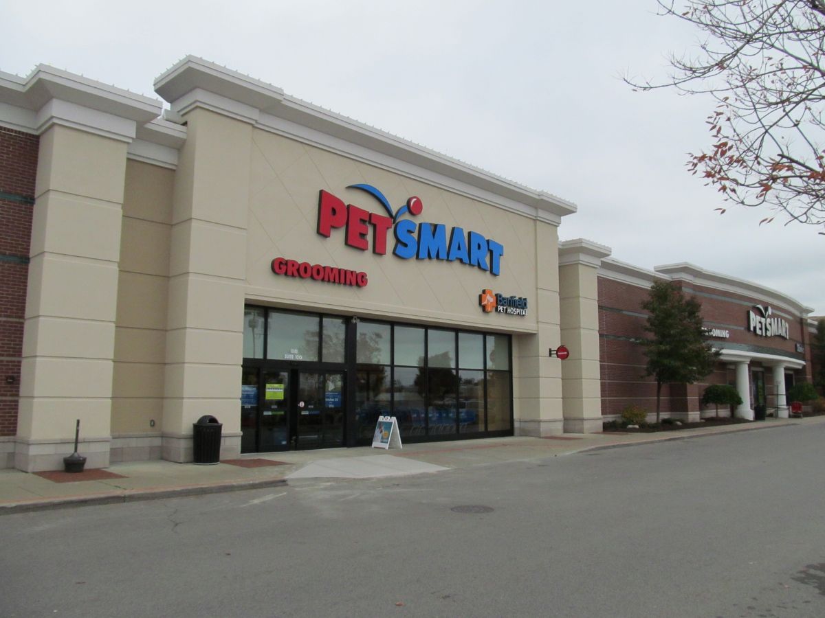 The Amherst PetSmart market and Banfield hospital front entrance
