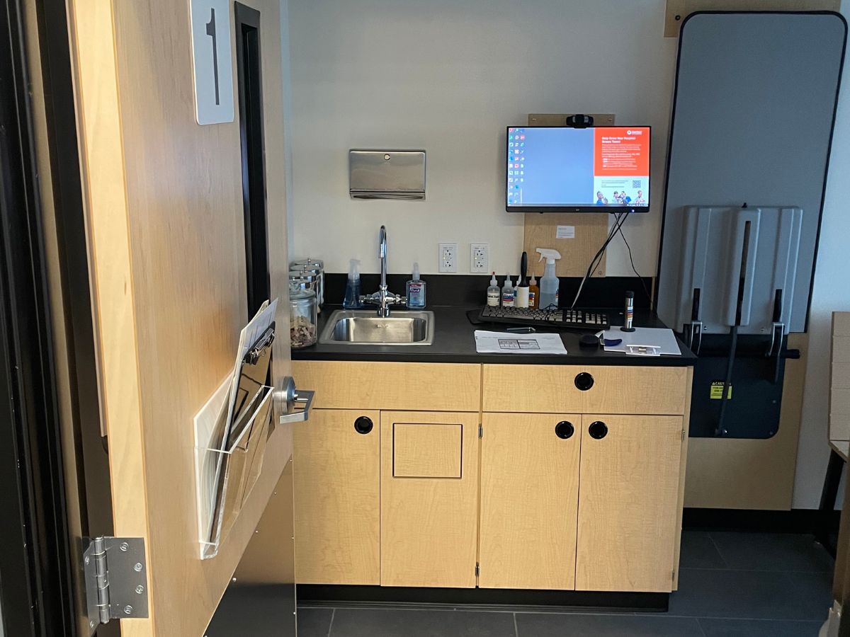 A view inside a Banfield - Stamford exam room and equipment
