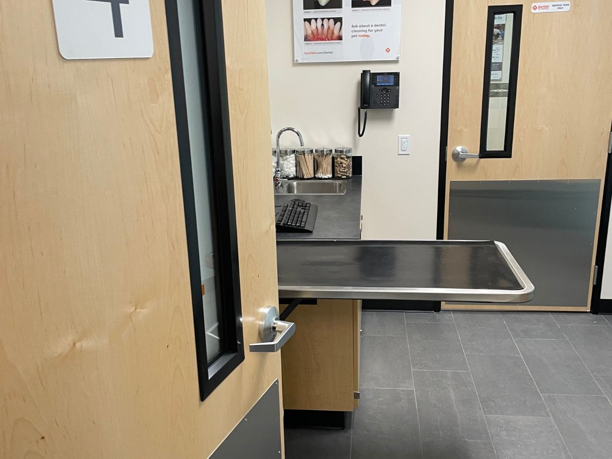 An alternate view of a Stamford Banfield exam room and folding table