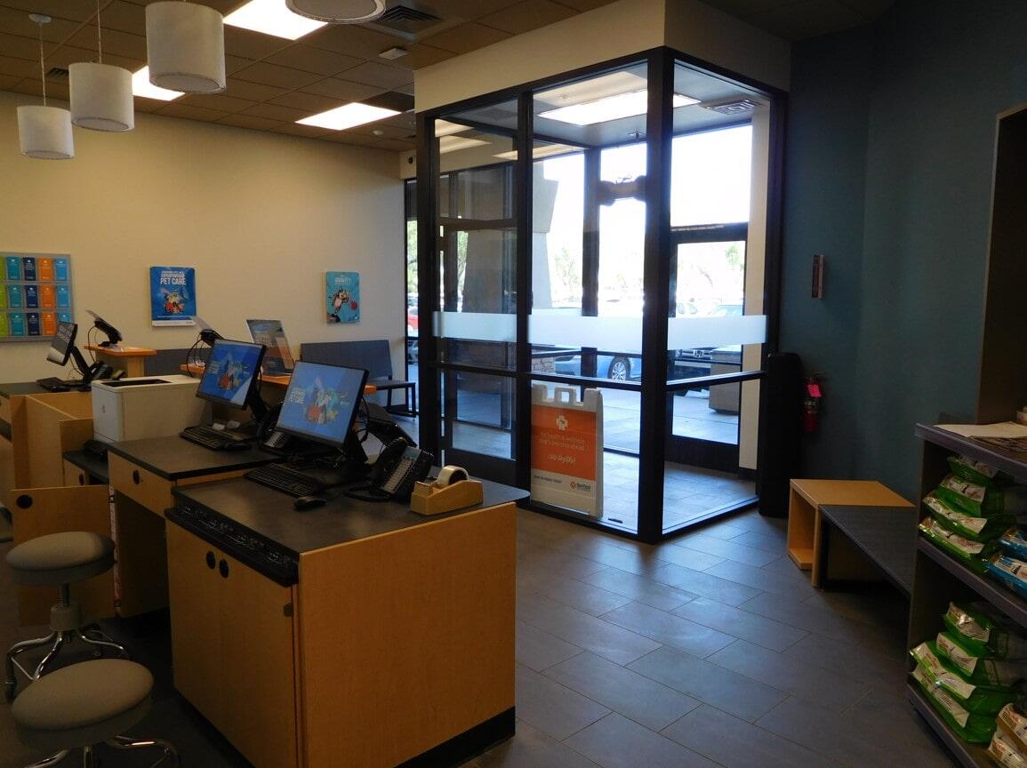 Banfield Pet Hospital: Chandler Riggs Rd lobby