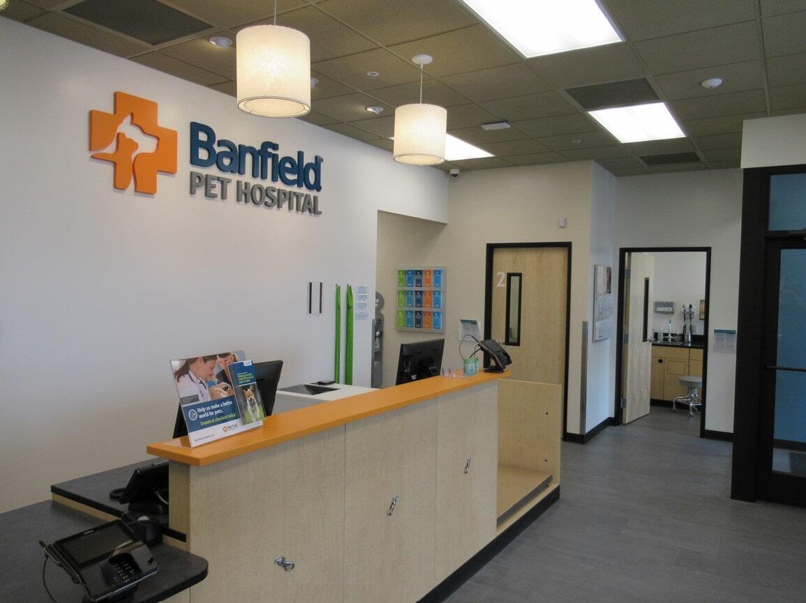 Banfield Pet Hospital: Tucson Mission Plaza front desk