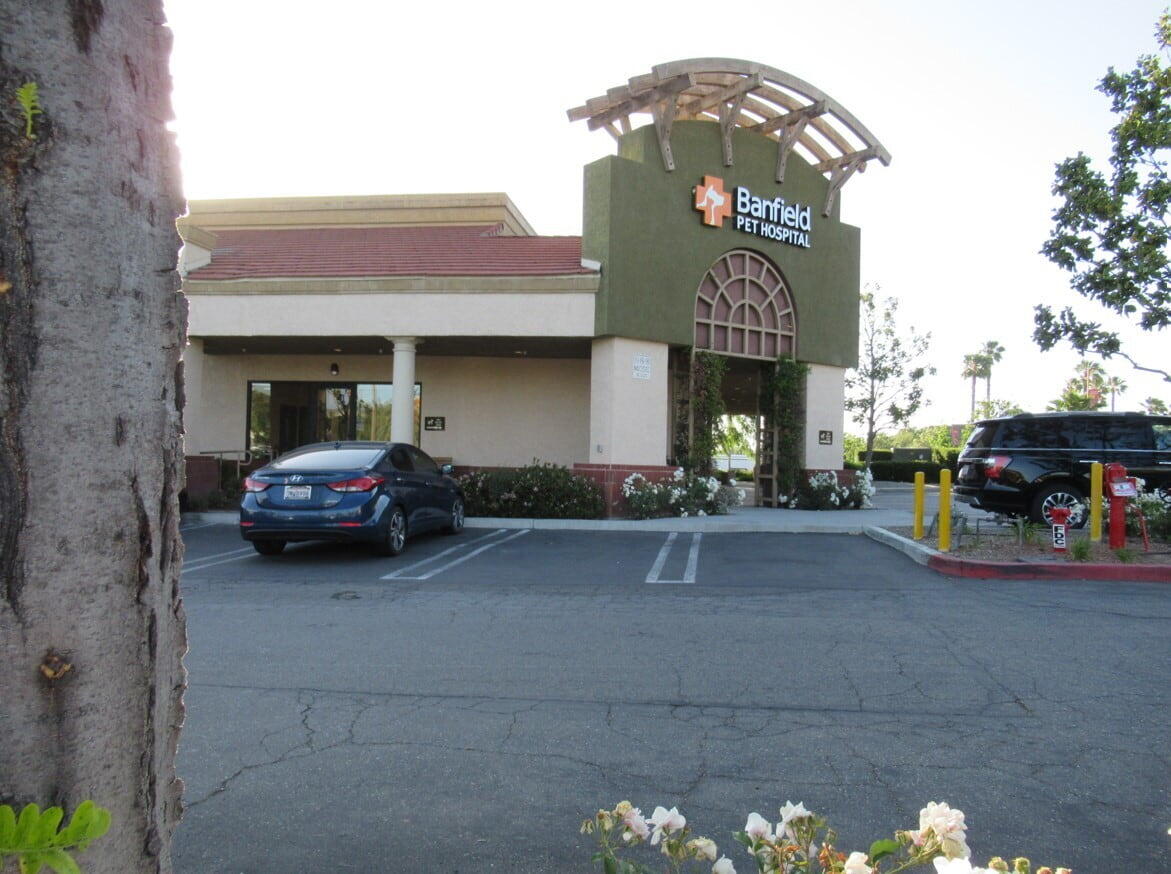Banfield Pet Hospital: Temecula Town Center exterior