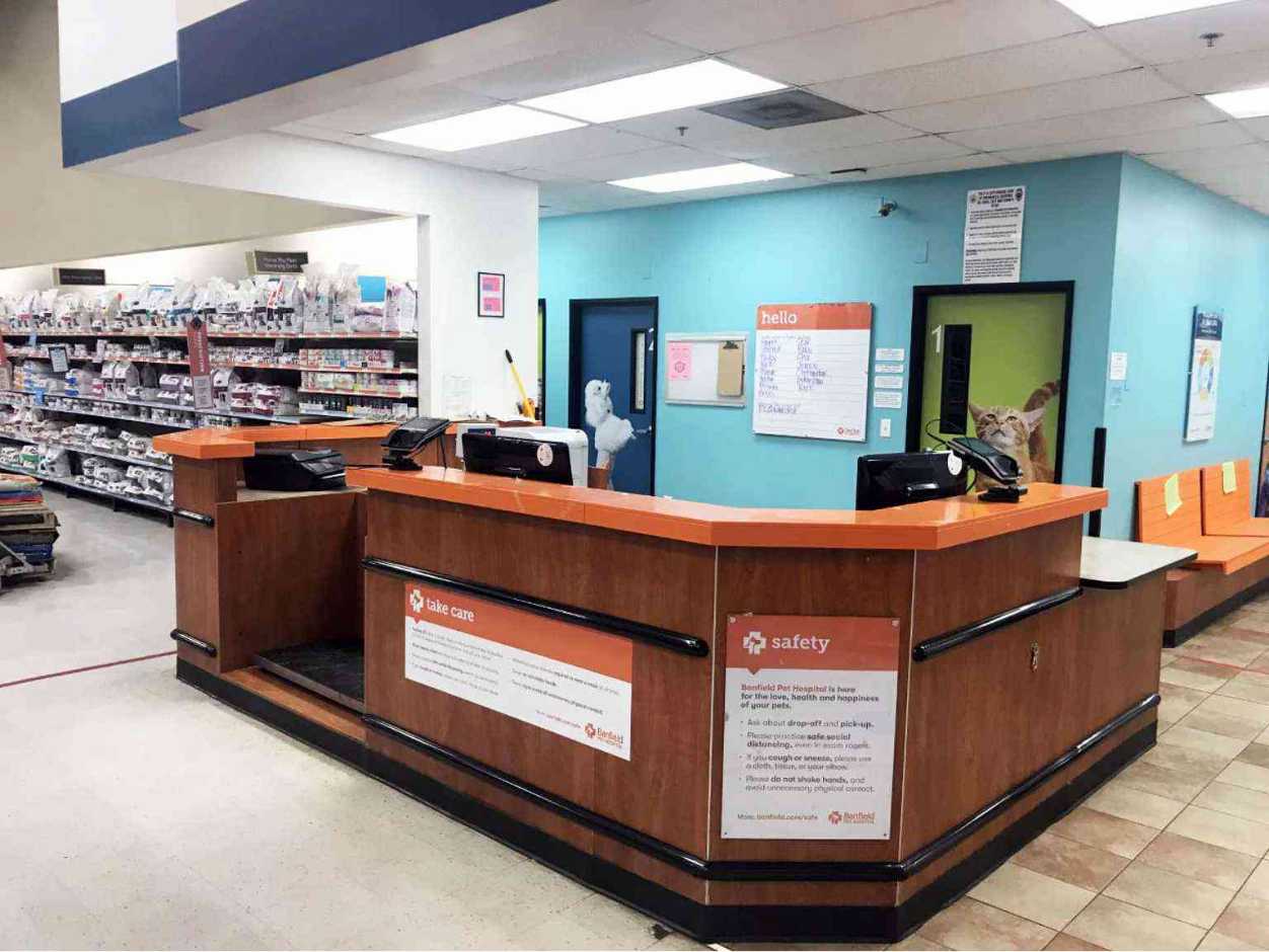 Banfield Pet Hospital, Baton Rouge, LA -  Front desk
